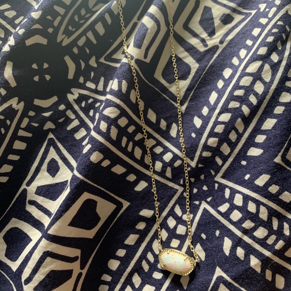 Kendra Scott necklace